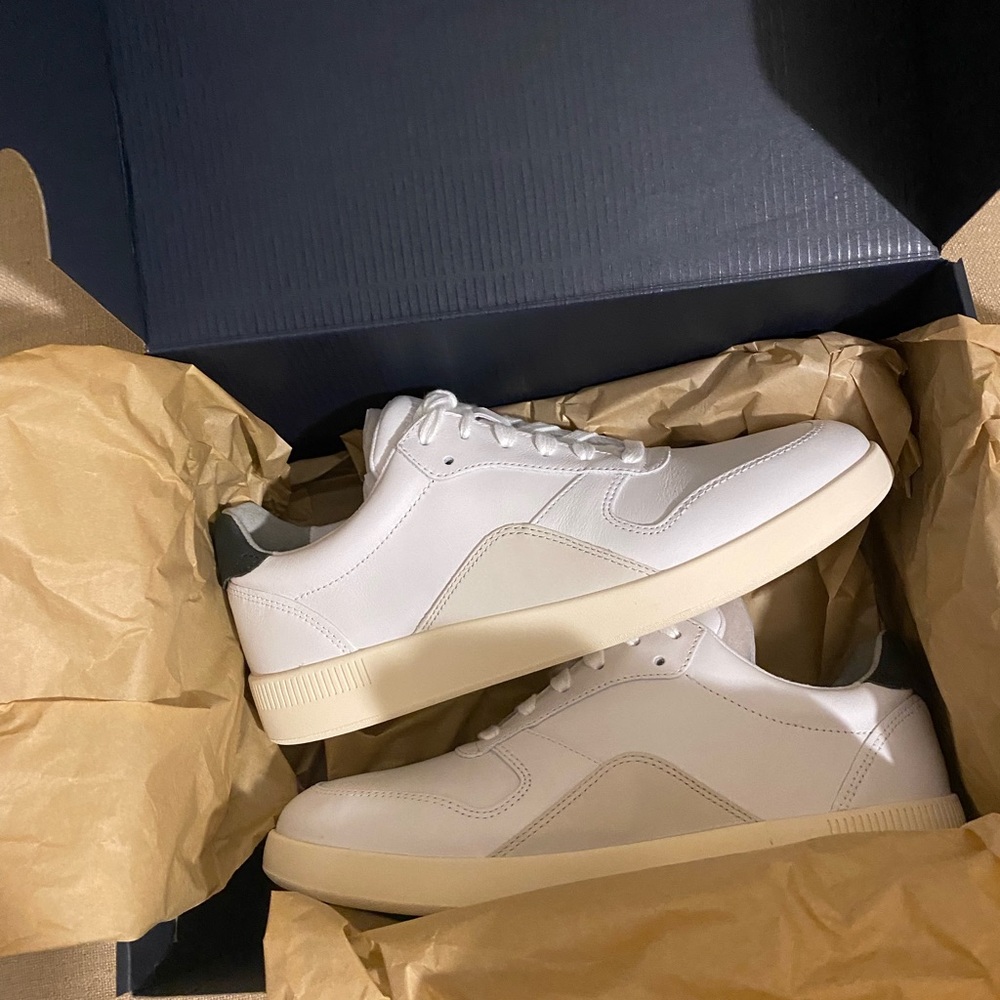 Everlane “The Court” sneaker. Brand new in box. Women’s size 9.